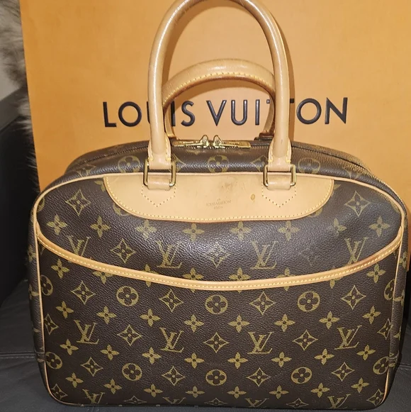 Louis Vuitton LV Deauville Monogram w/ Wallet - Picture 2 of 16